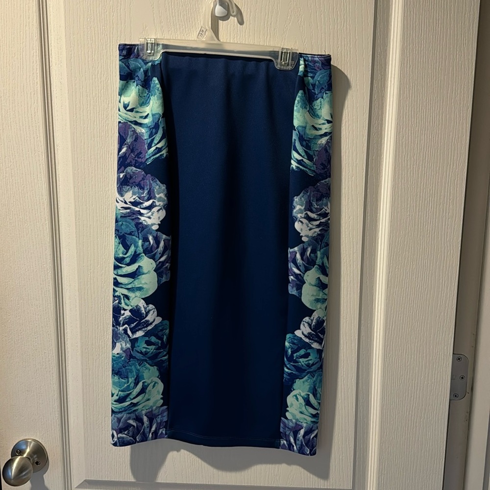 Pencil skirt with floral sides